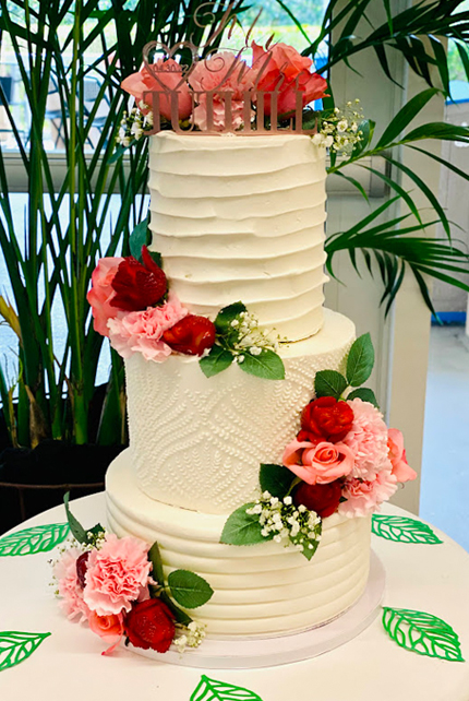 creativesweetsbakery-gallery-beautiful-wedding-cake